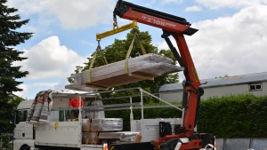 Anlieferung der Terrasse mit eigenem LKW